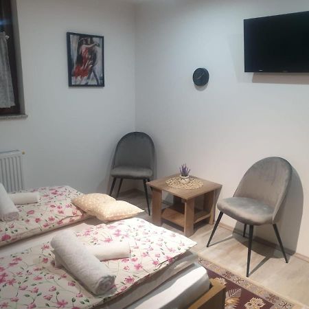 Apartman Filip Apartment Udbina Luaran gambar