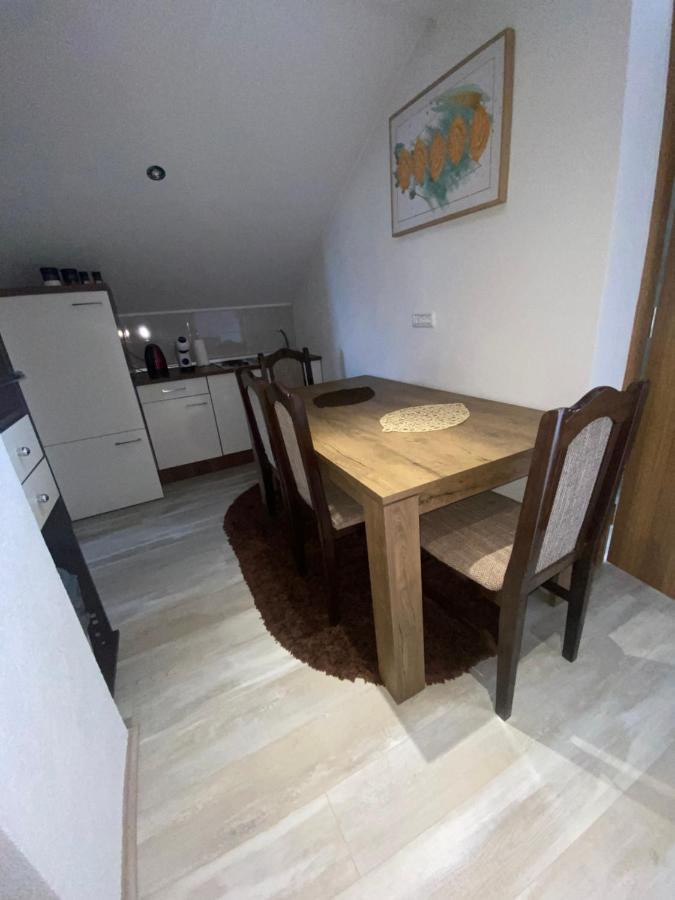 Apartman Filip Udbina Luaran gambar