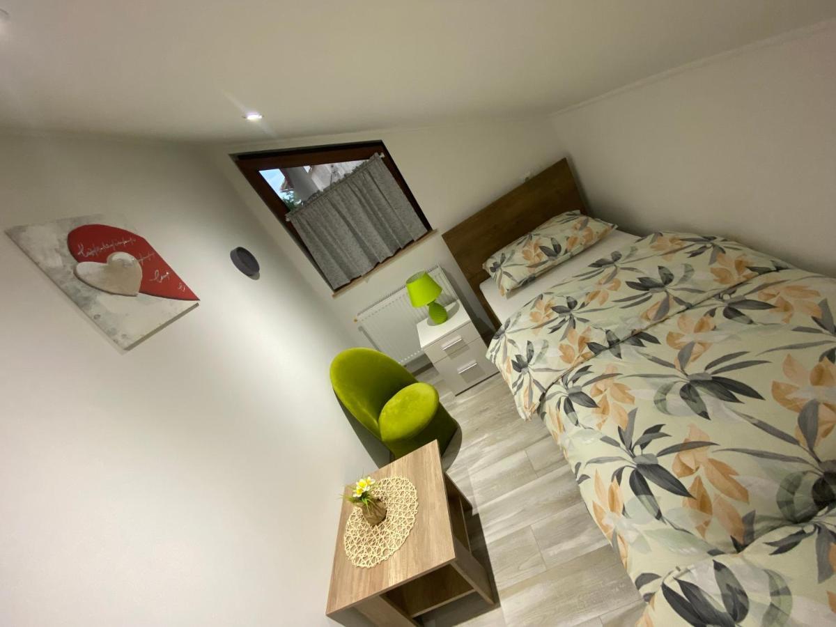 Apartman Filip Apartment Udbina Luaran gambar