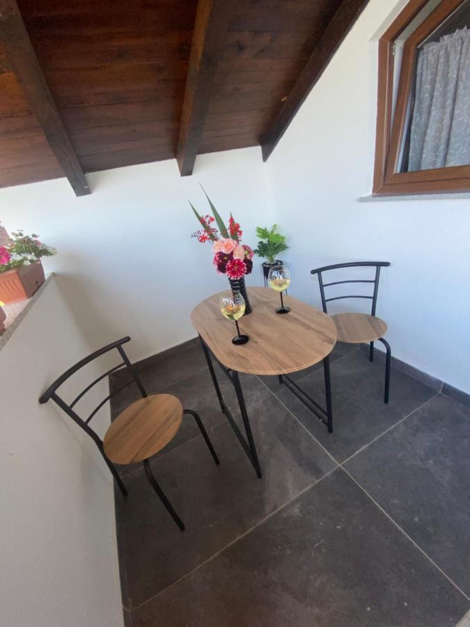 Apartman Filip Udbina Luaran gambar