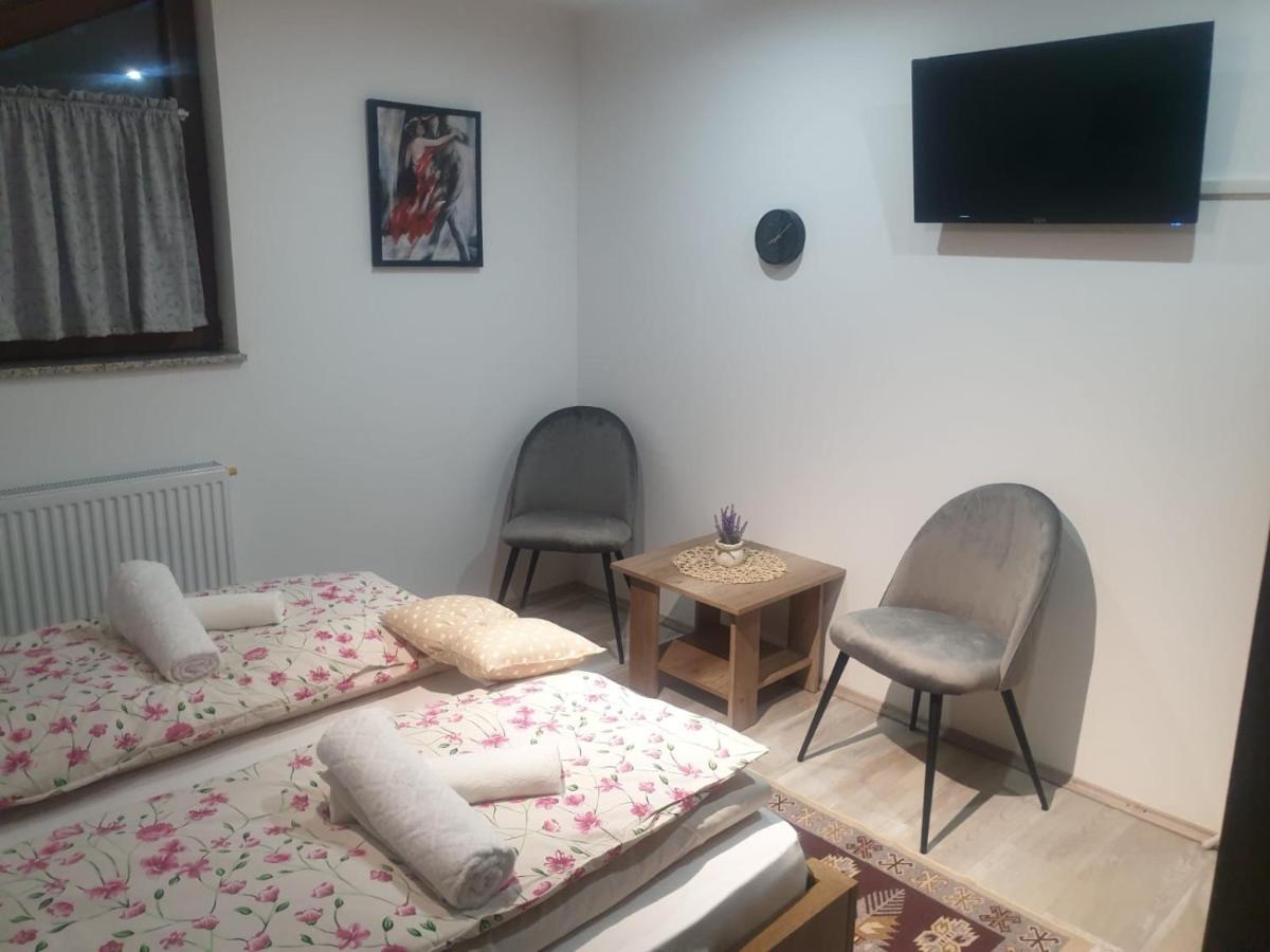 Apartman Filip Udbina Luaran gambar